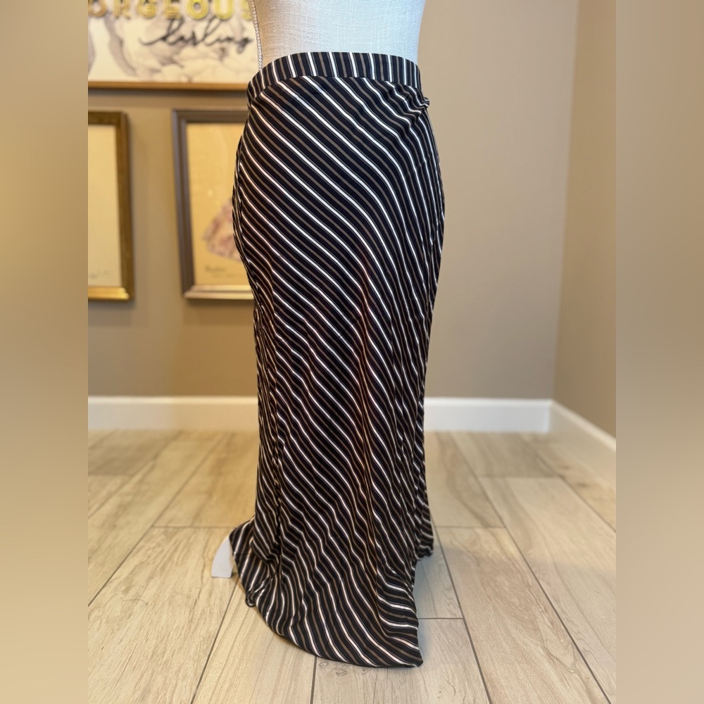 5 for $30 NWT! OLIVACEOUS Black and Tan Striped Midi Skirt